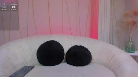 Nicole Sanz online show from December 18, 2024, 3:55 pm