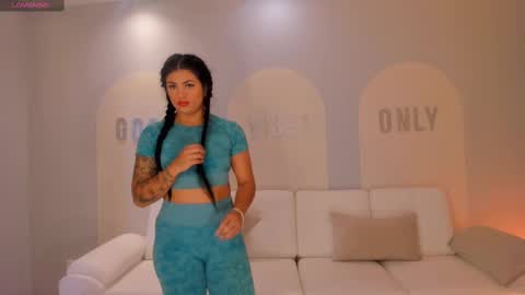 Nicole Sanz online show from March 8, 2025, 10:00 am
