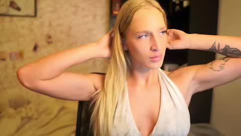 nicolette__shea_ online show from December 22, 2025, 3:09 pm