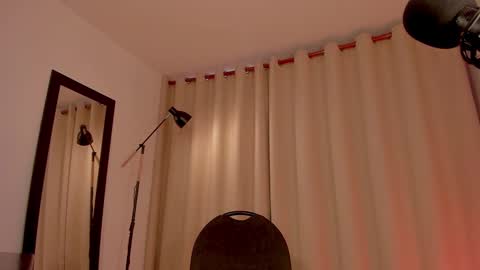 Nicol  online show from February 19, 2025, 6:43 pm