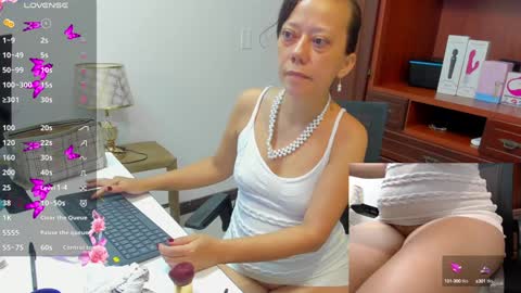 Nicolett Ryan  online show from January 16, 2025, 11:48 am