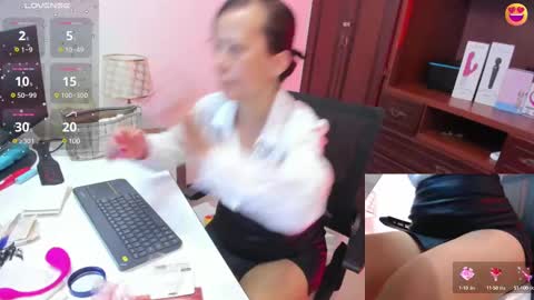 Nicolett Ryan  online show from February 28, 2025, 12:09 pm