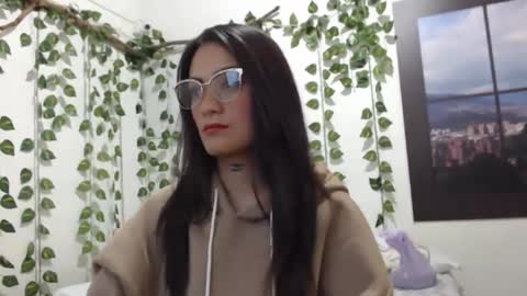 NICOLL online show from April 21, 2026, 12:22 pm