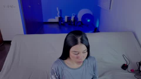Nicoll  Independent model online show from April 26, 2026, 10:13 am