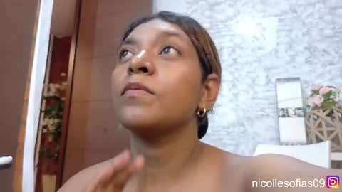 nicolle4 online show from June 25, 2026, 2:11 am