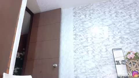 nicolle4 online show from July 19, 2026, 10:02 pm