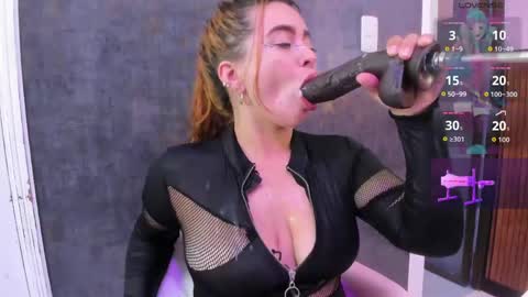 Nicolle online show from April 28, 2026, 8:25 pm