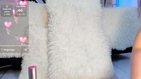 Snapshot of nicolle_foxy chatting on June 18, 2026, 4:44 pm Nicolle online show from June 18, 2026, 4:44 pm