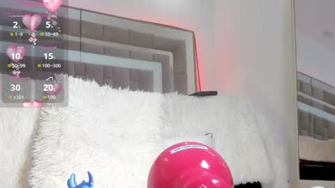 Snapshot of nicolle_foxy chatting on June 20, 2026, 4:43 pm Nicolle online show from June 20, 2026, 4:43 pm