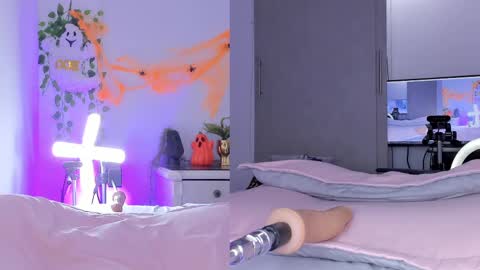 Snapshot of nicolle_saenzz chatting on October 6, 2025, 10:40 pm Nicolle Saenzz online show from October 6, 2025, 10:40 pm