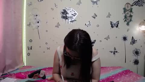Snapshot of nicolle_sky chatting on October 17, 2025, 4:31 pm nicolle_sky online show from October 17, 2025, 4:31 pm
