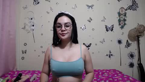 Snapshot of nicolle_sky chatting on June 9, 2026, 8:15 am nicolle_sky online show from June 9, 2026, 8:15 am