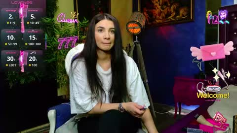 Nicolle online show from May 5, 2026, 8:33 am