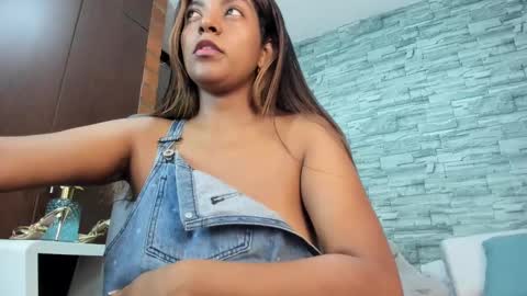 nicollesofia3 online show from March 8, 2025, 12:11 am