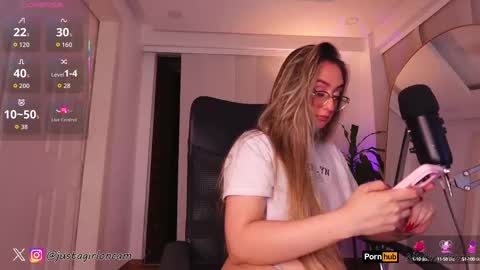 Snapshot of nicollet_ chatting on September 20, 2025, 1:50 am Nicollet online show from September 20, 2025, 1:50 am