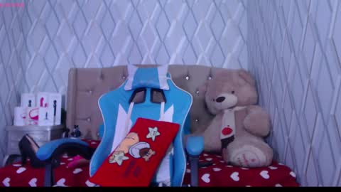 Nicolle Miley online show from December 17, 2024, 10:01 am