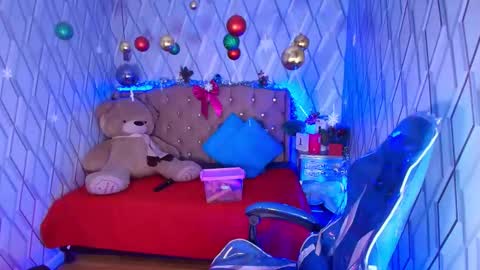 Nicolle Miley online show from December 14, 2025, 4:07 am