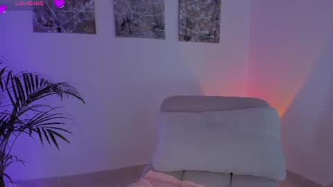 Snapshot of nicollewest_ chatting on June 14, 2026, 10:45 pm Nicollewest online show from June 14, 2026, 10:45 pm