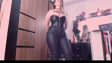 Snapshot of nicolmiss chatting on May 13, 2026, 6:27 pm nicolmiss online show from May 13, 2026, 6:27 pm