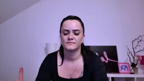 Nicol Sparkle online show from April 24, 2026, 7:22 am