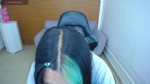 Snapshot of nicte_t chatting on October 3, 2025, 8:28 pm Nic online show from October 3, 2025, 8:28 pm