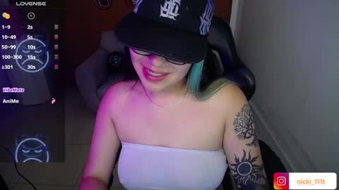 Snapshot of nicte_t chatting on October 15, 2025, 9:04 pm Nic online show from October 15, 2025, 9:04 pm