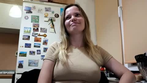 Mila online show from October 1, 2025, 3:51 pm