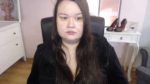 Holly online show from February 17, 2026, 5:37 am