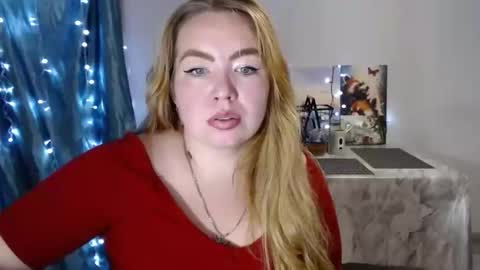 nightlaura online show from December 25, 2024, 9:22 pm