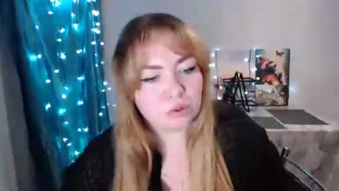 nightlaura online show from January 6, 2025, 9:43 pm