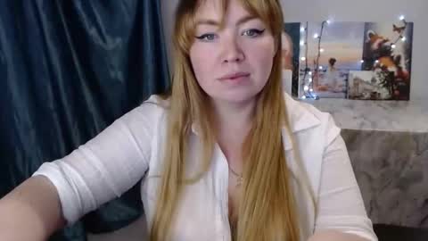 nightlaura online show from February 5, 2025, 1:54 pm