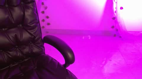 nightqueen107446 online show from October 21, 2025, 5:08 am