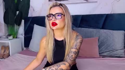 Snapshot of nightshadeiris chatting on September 22, 2025, 7:32 am Iris online show from September 22, 2025, 7:32 am