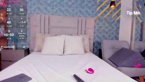 NiiaMoore online show from October 16, 2025, 6:53 pm