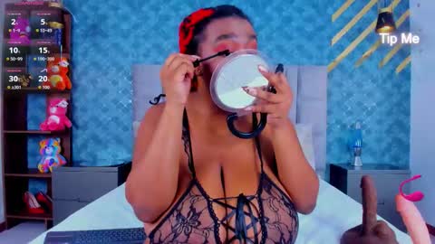 Snapshot of niiamoore_ chatting on February 5, 2026, 9:08 pm NiiaMoore online show from February 5, 2026, 9:08 pm