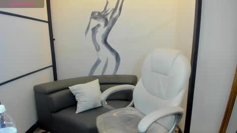 Anni online show from February 12, 2025, 9:22 pm