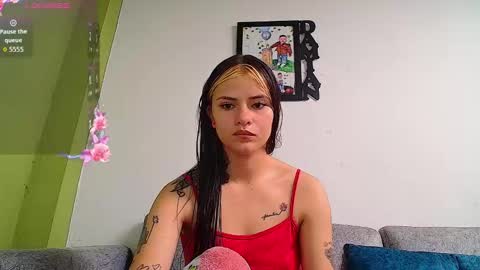 Snapshot of niicolee_0808 chatting on October 24, 2025, 7:54 pm Nicolee online show from October 24, 2025, 7:54 pm