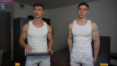 Snapshot of nik_sharp chatting on October 25, 2025, 2:13 pm Nik online show from October 25, 2025, 2:13 pm