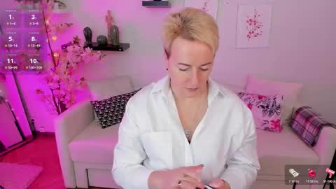 Snapshot of nika_smit chatting on October 19, 2025, 5:19 am Nika online show from October 19, 2025, 5:19 am