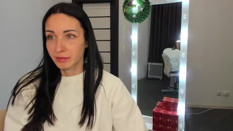 Snapshot of nikamiles chatting on December 9, 2024, 6:03 pm Nika online show from December 9, 2024, 6:03 pm