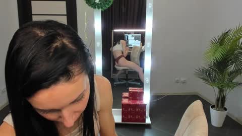 Snapshot of nikamiles chatting on December 13, 2024, 8:04 pm Nika online show from December 13, 2024, 8:04 pm