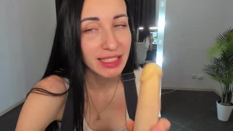 Snapshot of nikamiles chatting on December 23, 2024, 8:03 pm Nika online show from December 23, 2024, 8:03 pm