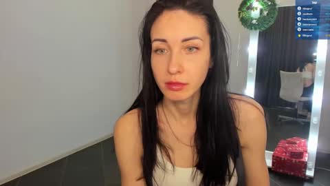 Snapshot of nikamiles chatting on January 2, 2025, 8:17 am Nika online show from January 2, 2025, 8:17 am