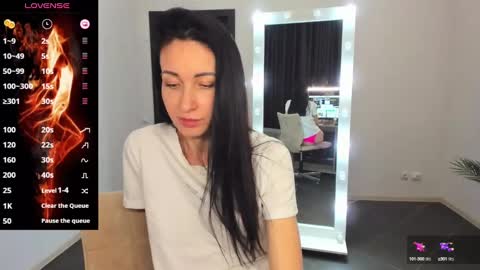 Snapshot of nikamiles chatting on February 8, 2025, 5:50 pm Nika online show from February 8, 2025, 5:50 pm