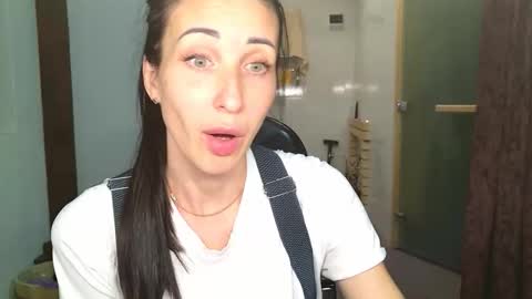 Snapshot of nikamiles chatting on November 3, 2025, 7:48 pm Nika online show from November 3, 2025, 7:48 pm