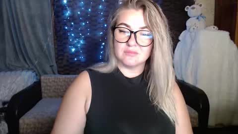 Snapshot of nikaskylink chatting on October 17, 2025, 8:00 pm Nika online show from October 17, 2025, 8:00 pm