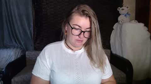 Snapshot of nikaskylink chatting on October 20, 2025, 3:51 am Nika online show from October 20, 2025, 3:51 am