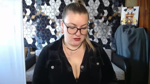 Nika online show from May 6, 2026, 5:14 am