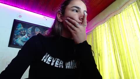 Snapshot of niki_1998 chatting on December 19, 2024, 7:29 pm Natalia online show from December 19, 2024, 7:29 pm