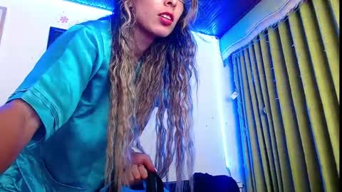 Snapshot of niki_1998 chatting on February 8, 2025, 5:08 am Natalia online show from February 8, 2025, 5:08 am